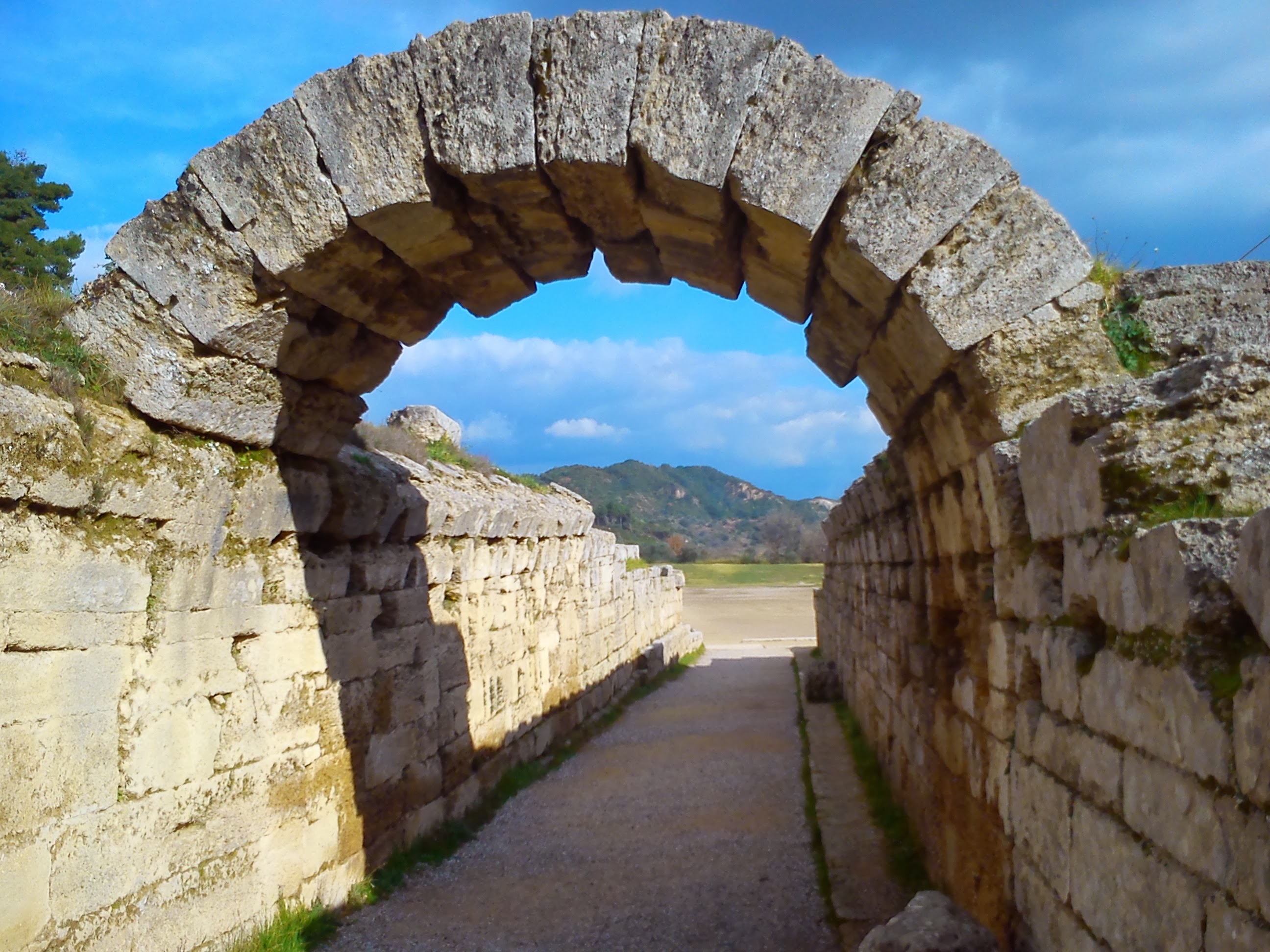 Греческий адрес. Арки древней Греции. Триумфальная арка древняя Греция. Циркульная арка Греция.